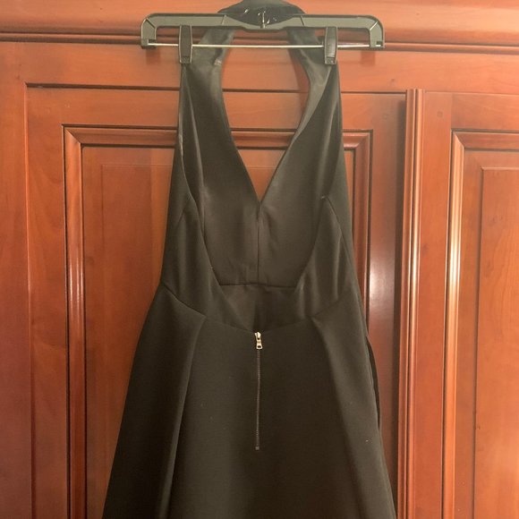 BLACK COCKTAIL DRESS. BACKLESS. SLIMMING. - Picture 4 of 5